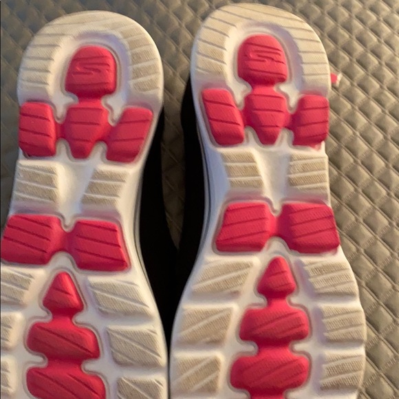 Sketchers - Picture 5 of 5